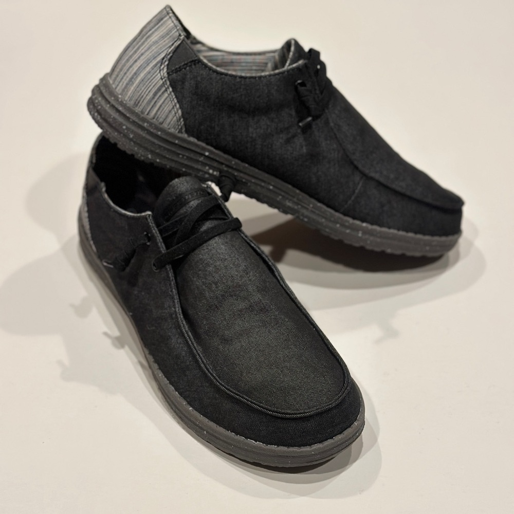 Men's Skechers Black and Gray Loafers with Moc-Toe Design Size 13